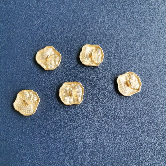 Set Of 5 Gold Hammered Style Buttons 18mm / 0.7" - Picture 3 of 4